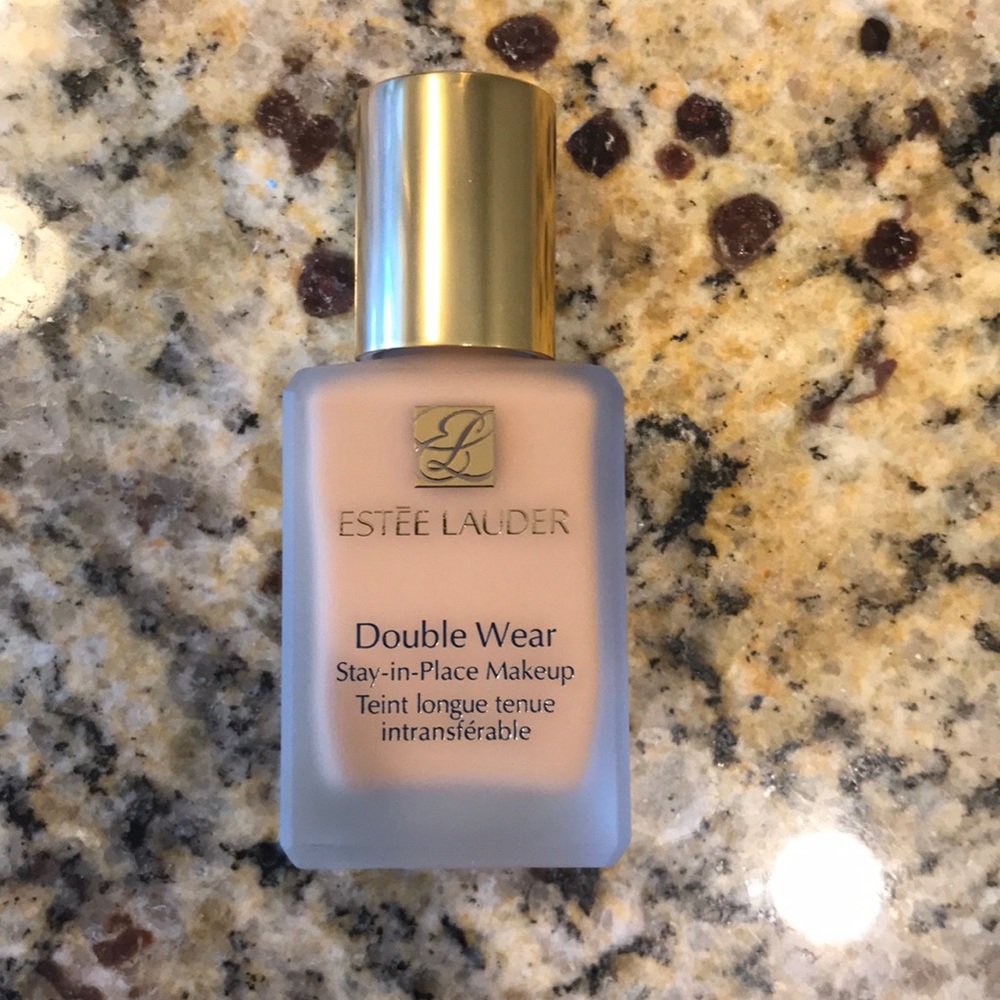 Estée Lauder double wear makeup in 2W1 DAWN